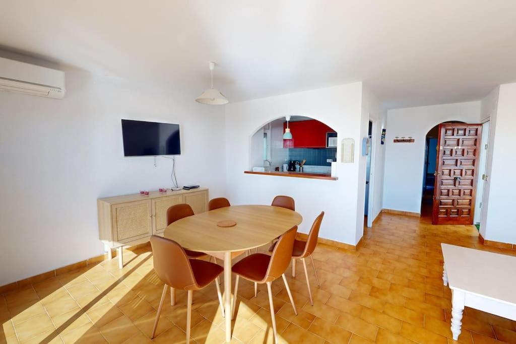 Appartement 65 M2 ,piscine Vue Roses